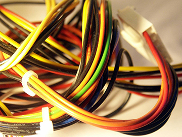 电线电缆作为电力传输的主要载体，广泛应用于电器装备、照明线路、家用电器等方面，其质量的好坏直接影响到工程质量及消费者的生命财产安全。在市场上有很多电线品种，要根据自...